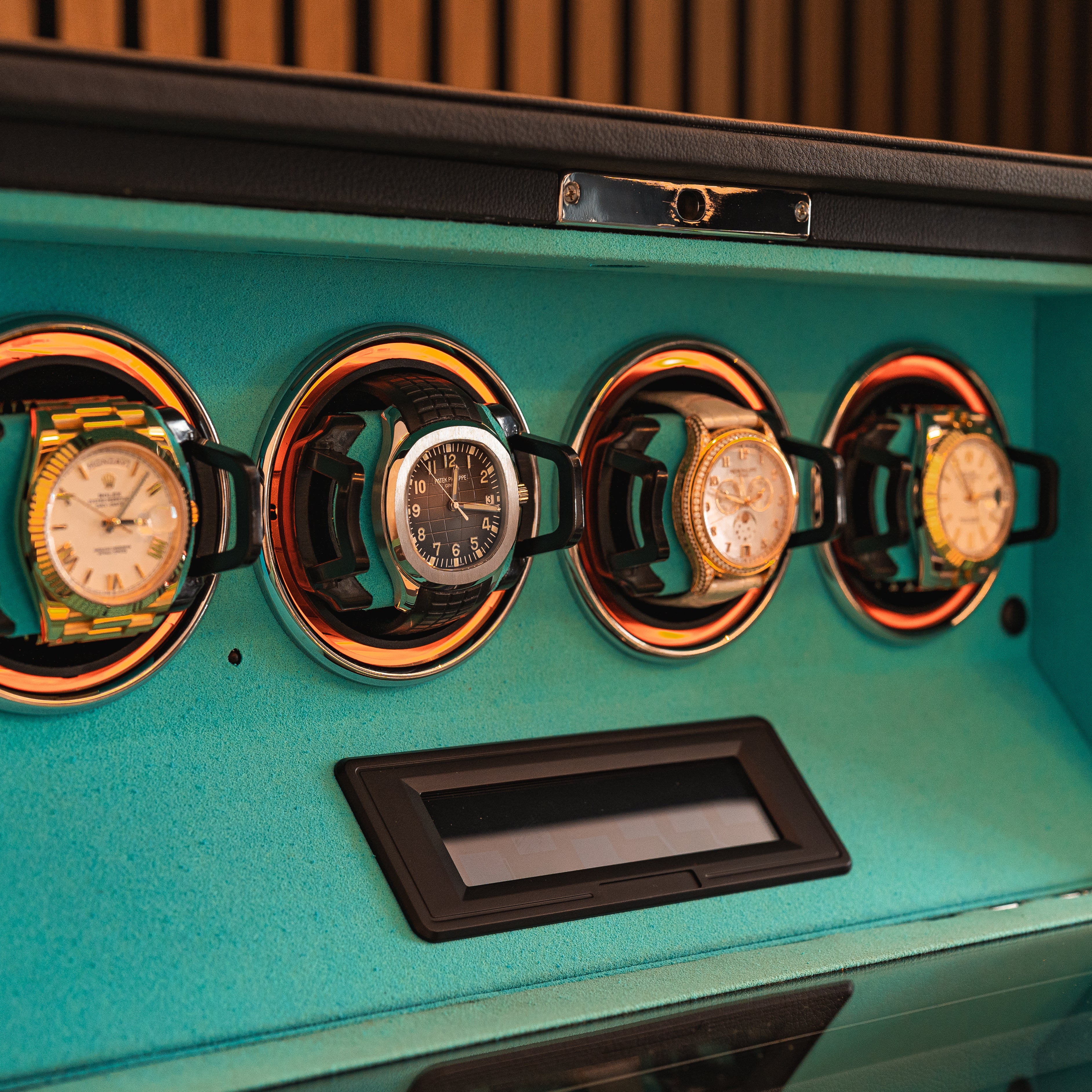 Venti Quad Watch Winder Black Leather Aqua - Lifestyle Close
