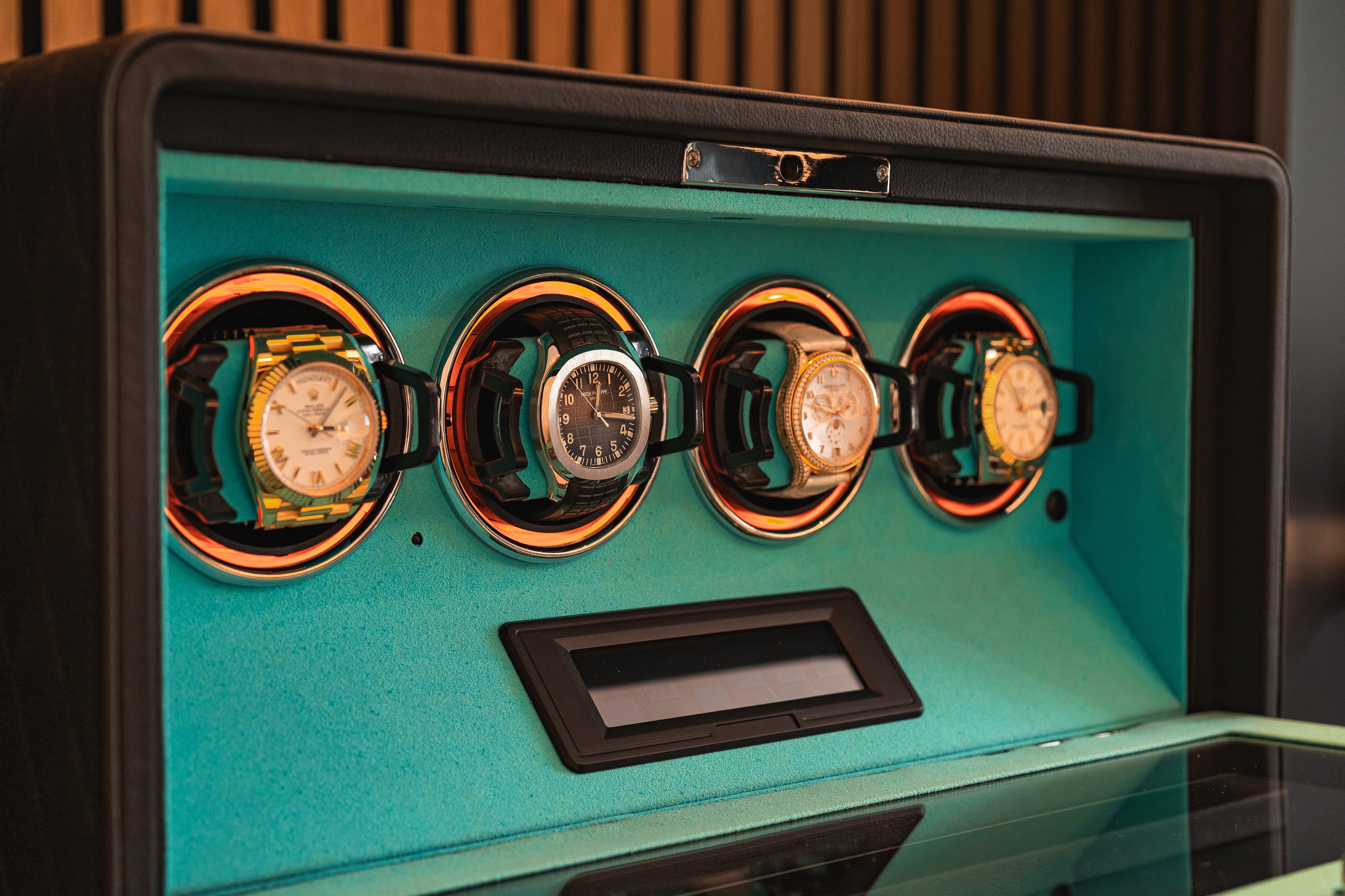 Venti Quad Watch Winder Black Leather Aqua - Lifestyle Close