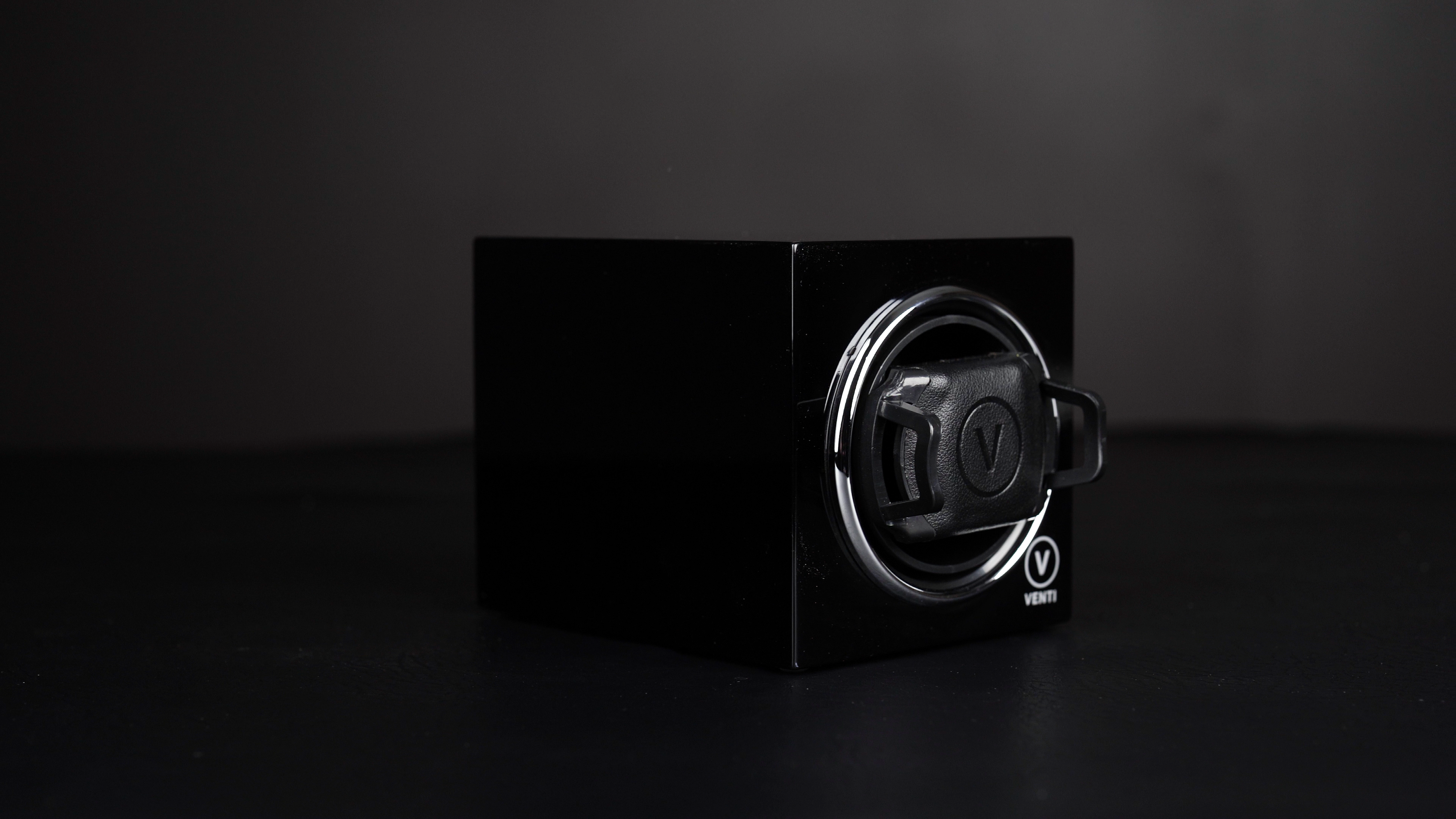 Venti Single Watch Winder in Black - Showcase Video