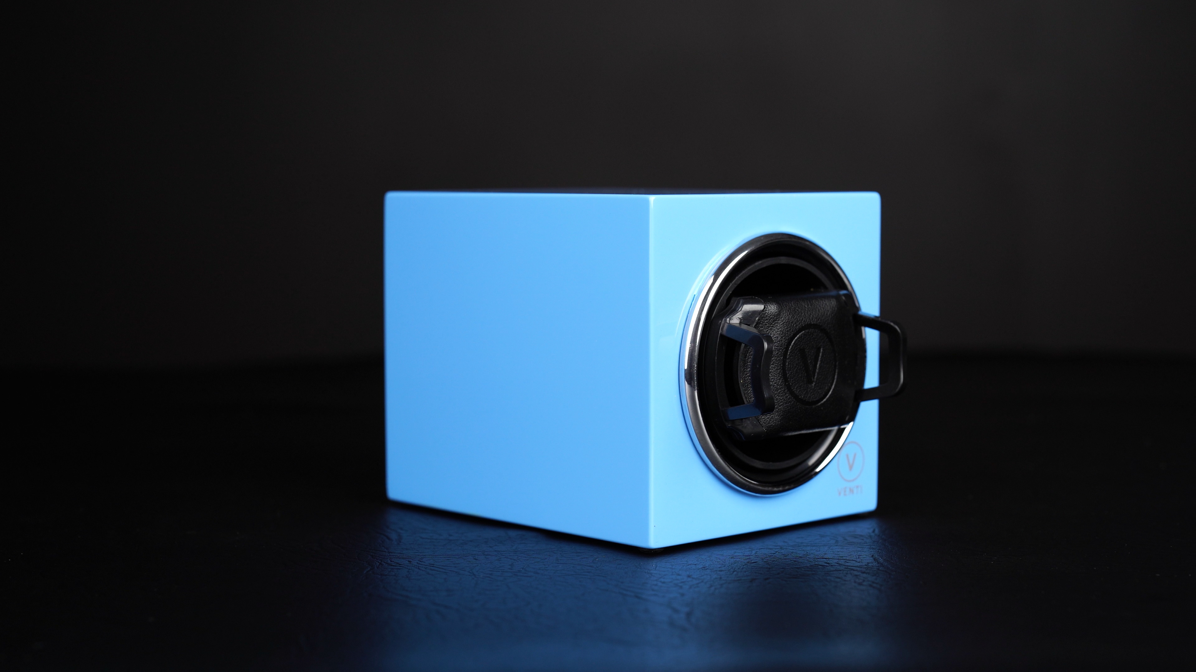 Venti Single Watch Winder in Blue - Showcase Video