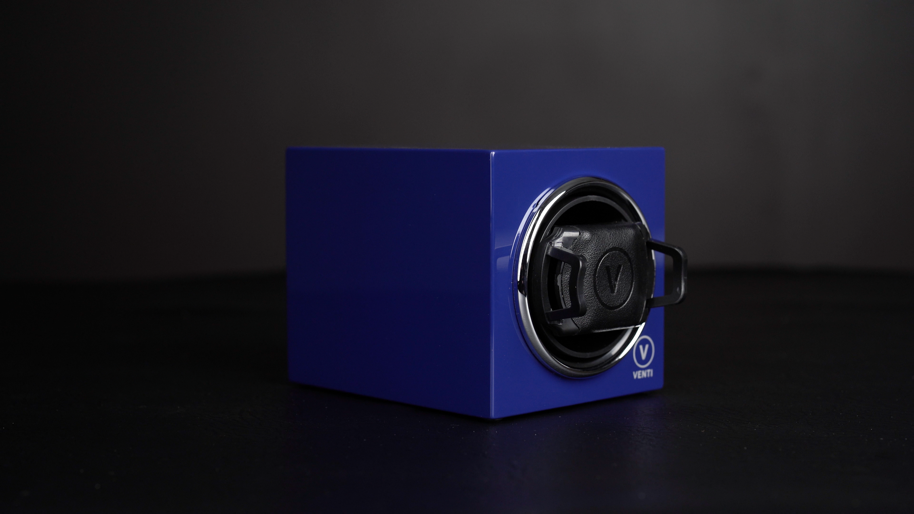 Venti Single Watch Winder in Navy - Showcase Video