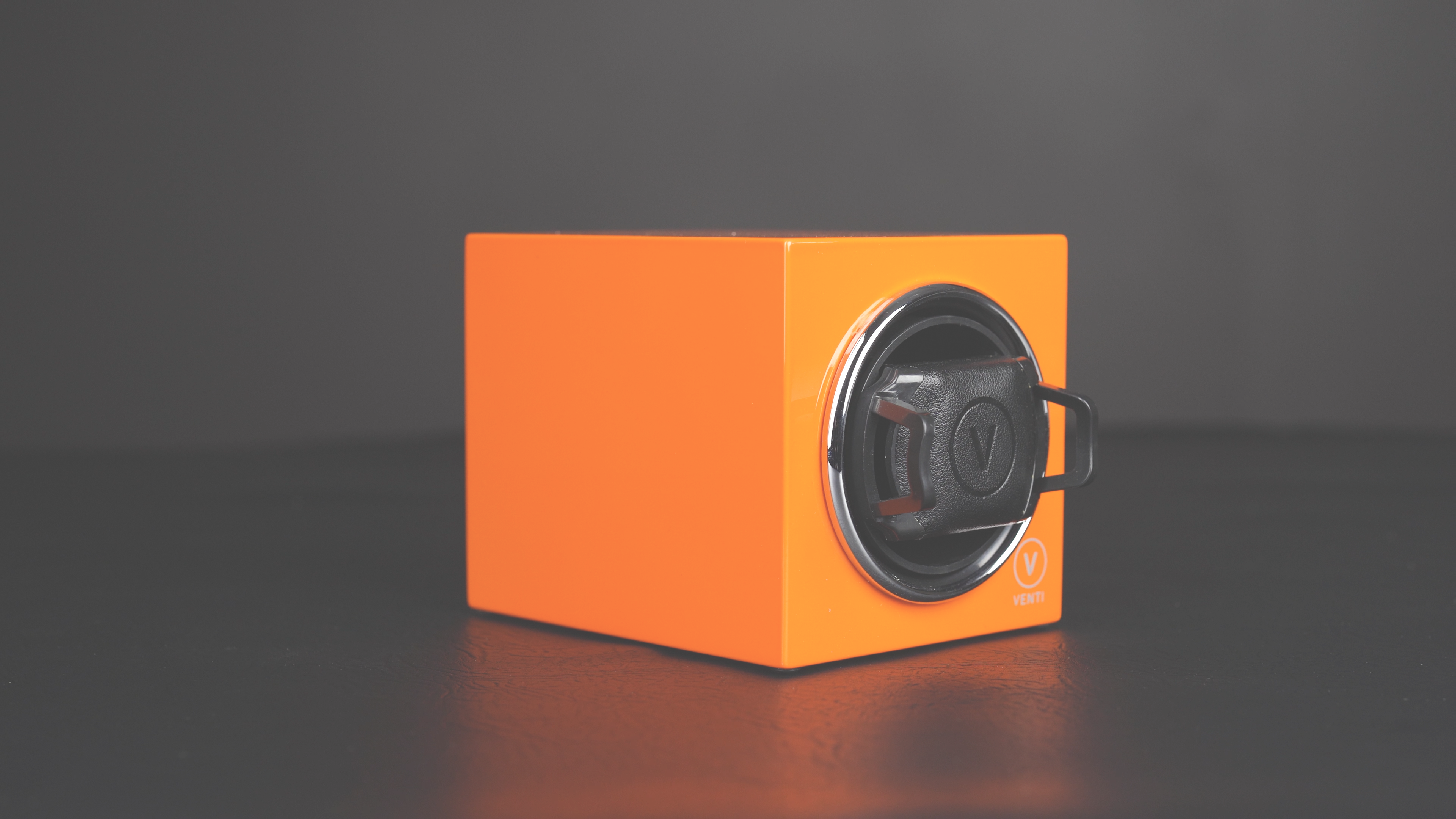 Venti Single Watch Winder in Orange - Showcase Video