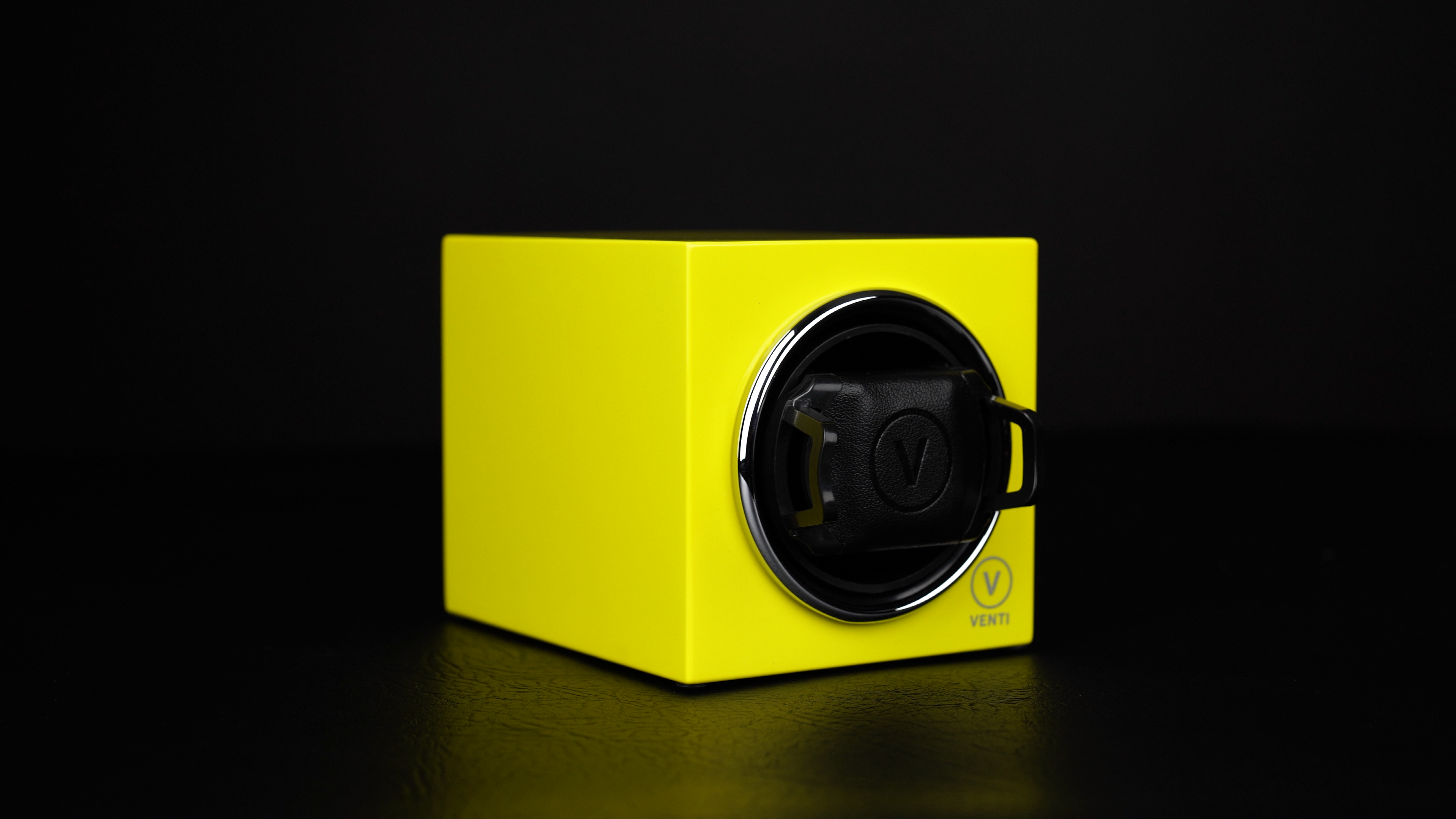 Venti Single Watch Winder in Yellow - Showcase Video